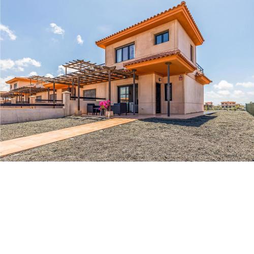 Stunning Home In La Oliva With Wifi, 2 Bedrooms And Swimming Pool