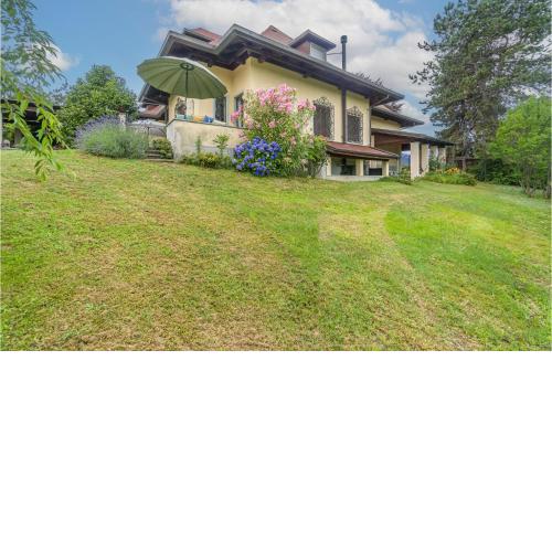 Stunning home in Lessona with 4 Bedrooms and WiFi
