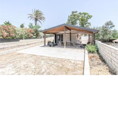 Stunning home in Marina di Modica with WiFi and 2 Bedrooms