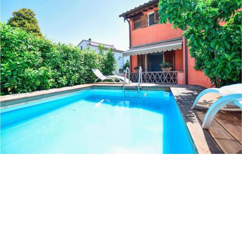 Stunning home in Massarosa with 3 Bedrooms, WiFi and Outdoor swimming pool