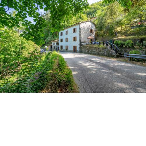 Stunning home in Migliorini with WiFi and 3 Bedrooms