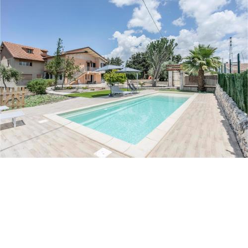 Stunning home in Modica with Outdoor swimming pool, WiFi and 3 Bedrooms