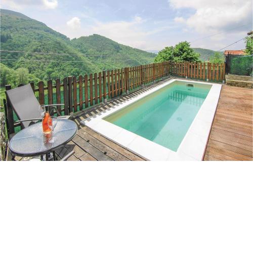 Stunning home in Montefegatesi with 4 Bedrooms and WiFi