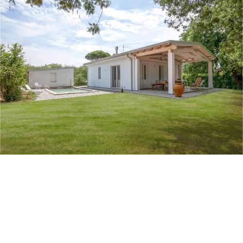 Stunning home in Orentano with 2 Bedrooms and WiFi