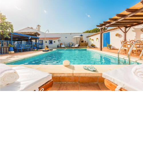 Stunning home in Peaflor with 3 Bedrooms, WiFi and Outdoor swimming pool
