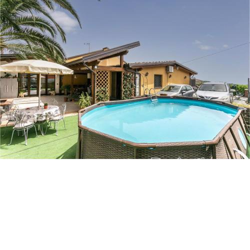 Stunning home in Piedimonte Etneo with 2 Bedrooms and WiFi