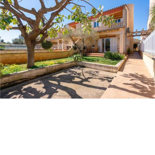 Stunning home in Port d'Alcúdia with WiFi and 4 Bedrooms