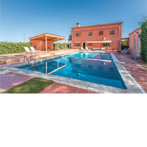 Stunning home in Riudellots with 8 Bedrooms, WiFi and Outdoor swimming pool