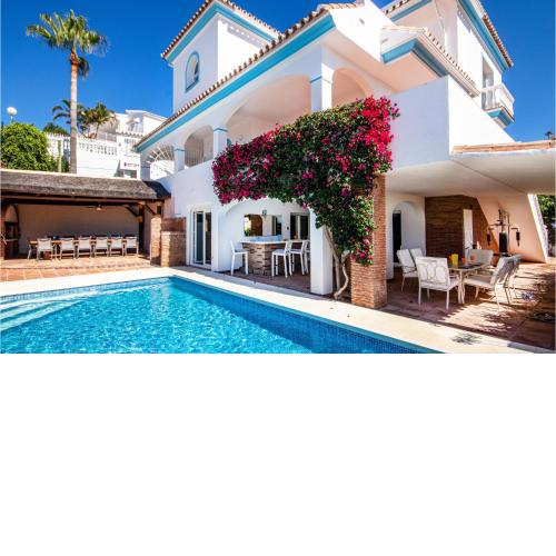 Stunning Home In Riviera Del Sol With 5 Bedrooms, Outdoor Swimming Pool And Swimming Pool
