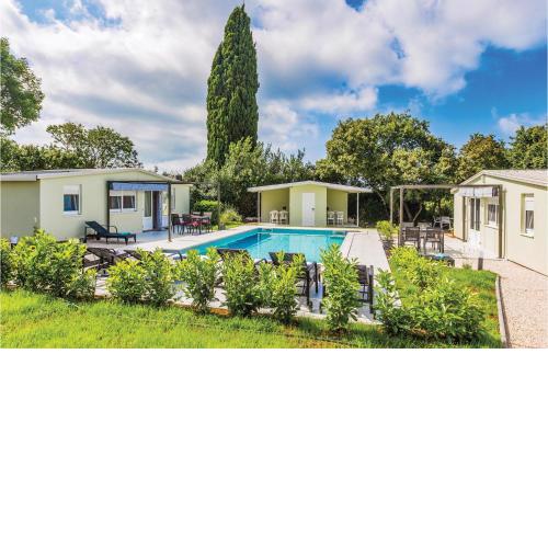 Stunning home in Rovinj with Outdoor swimming pool and 4 Bedrooms