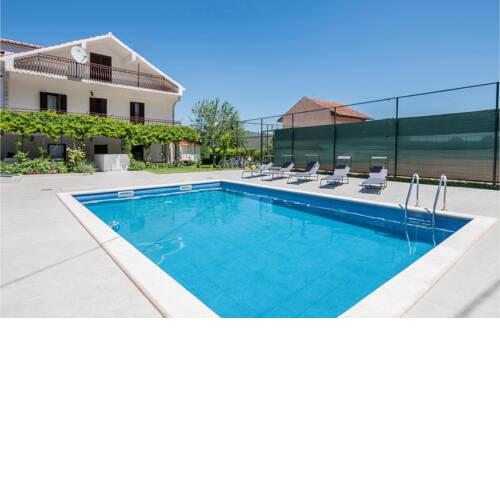 Stunning home in Runovic w/ Outdoor swimming pool, WiFi and 4 Bedrooms