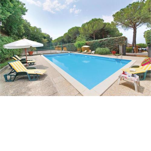 Stunning home in San Feliciano Sul T,PG with 3 Bedrooms, WiFi and Outdoor swimming pool