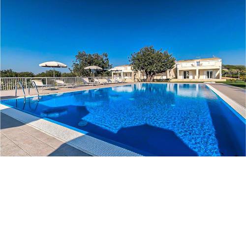 Stunning Home In Santa Croce Camerina With 4 Bedrooms, Outdoor Swimming Pool And Swimming Pool