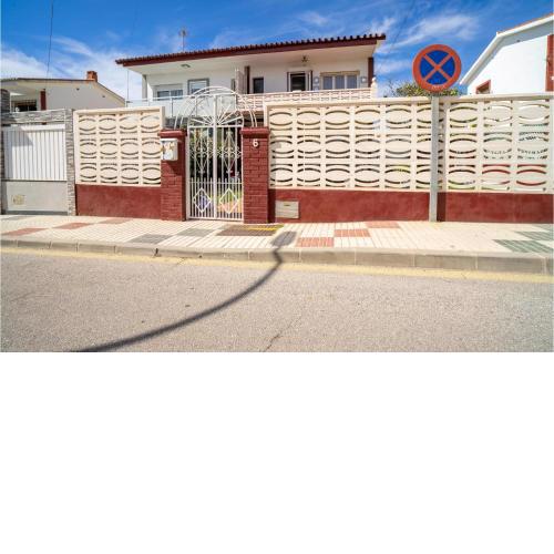Stunning home in Torre de Benagalbn with WiFi and 4 Bedrooms