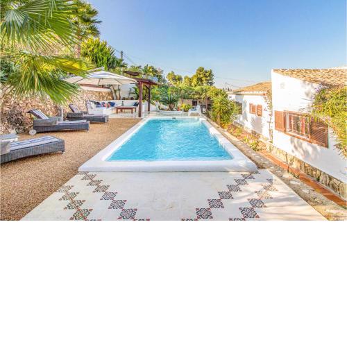 Stunning Home In Trencall With 3 Bedrooms, Wifi And Outdoor Swimming Pool