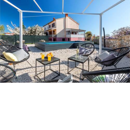Stunning home in Valbandon w/ Outdoor swimming pool, WiFi and 3 Bedrooms