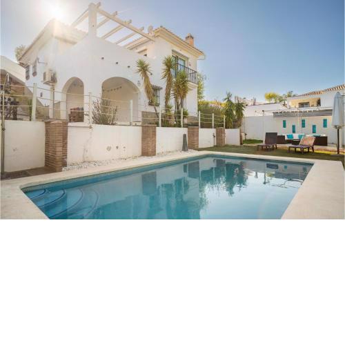 Stunning Home In Viuela With Outdoor Swimming Pool, Wifi And Swimming Pool