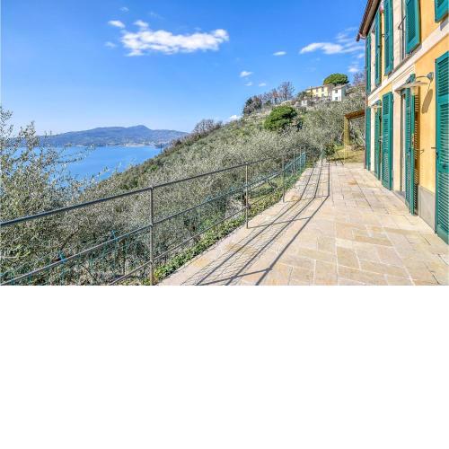 Stunning home in Zoagli with Jacuzzi, WiFi and 3 Bedrooms