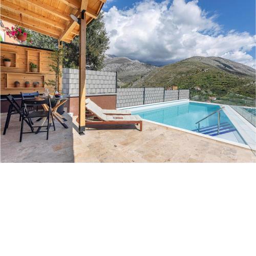 Stunning home in Zrnovica with Outdoor swimming pool, Sauna and 2 Bedrooms