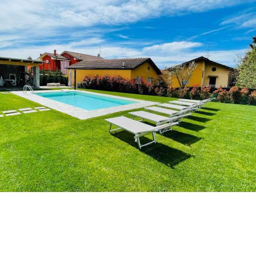 Stunning private apartment with exclusive swimming pool near Alba