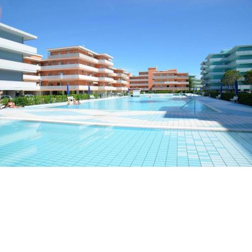 Stunning renovated flat with 12 swimming pools