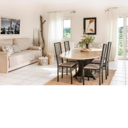 Stunning Sea Views, Family Home in Heart of Mani