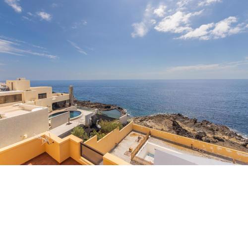Stunning Sea Views Private Terrace House