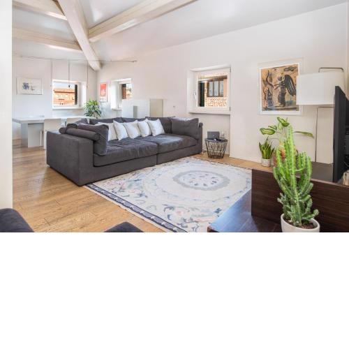 Stunning top floor flat in the heart of Verona - with car park
