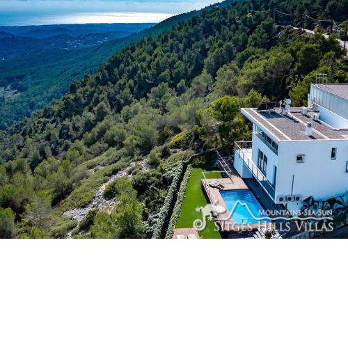 Stunning views to sea from Modern Villa El Mirador near Sitges