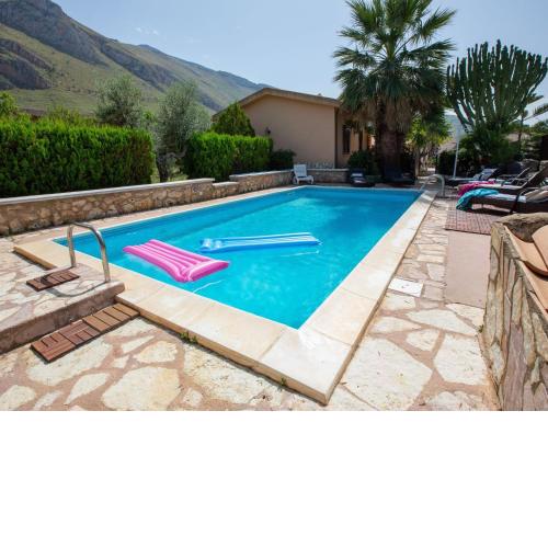 Stunning Villa in Contrada Sarmuci with Pool