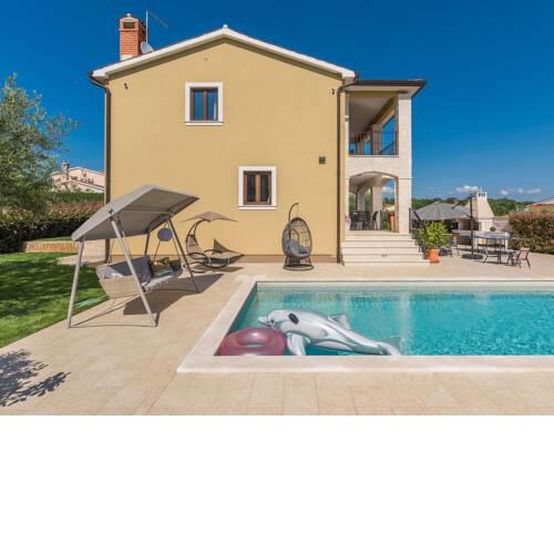 Stunning Villa in Montizana with Jacuzzi