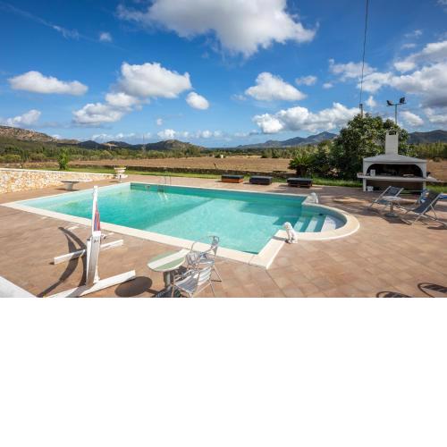 Stunning Villa W/ Swimmping Pool&Private Parking!