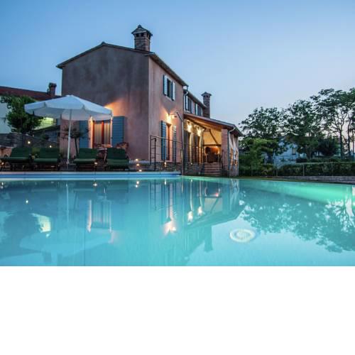 Stunning Villa with Swimming Pool in Jezenj