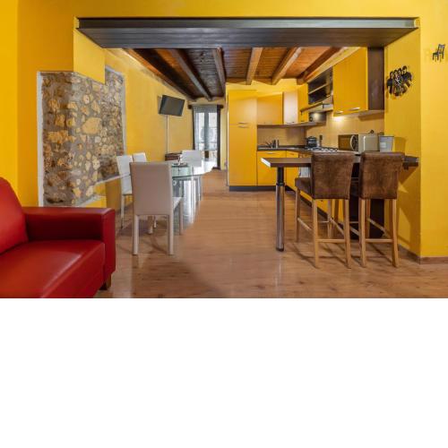 Stylish 2 bedroom with balcony