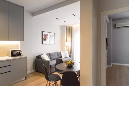 Stylish and Renovated Retreat in Thessaloniki: Cozy Apartment at Ioulianou 33