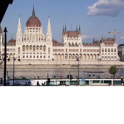 Stylish apartmant with panorama to the Parlament and Danube.