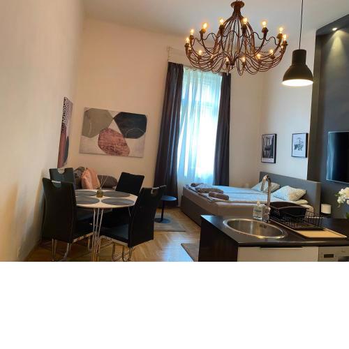 Stylish Apartment by the Vígszínház Theater