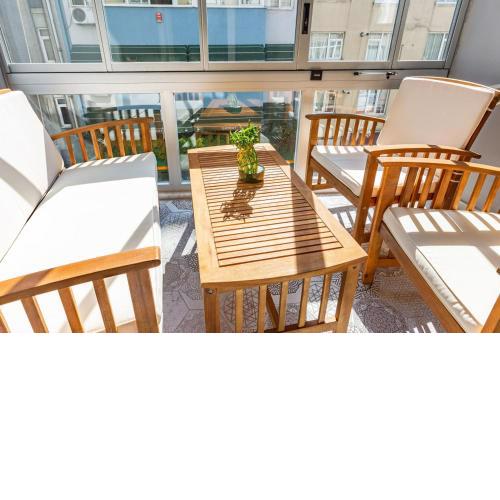 Stylish Apartment in Moda near Popular Attractions with Balcony