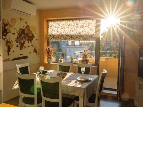Stylish City Center Home in Quiet Central Location