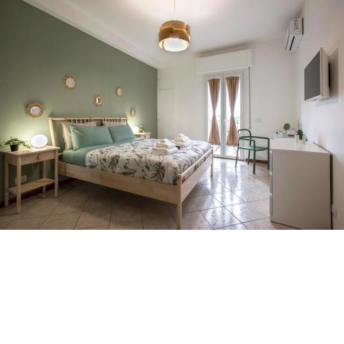 Stylish & Cozy - 5 Star Location- Balcony - City View