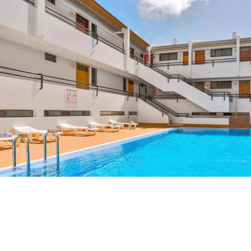 Stylish flat with 2 bedrooms, sleeps 5 and pool