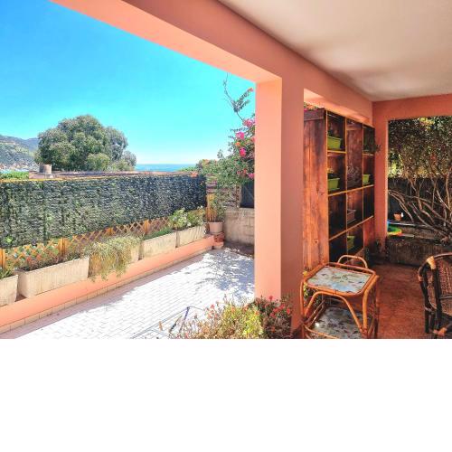 Stylish home with patio 4 min walk to the beach