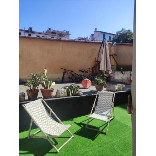 Stylish interior design apartment in the historic centre a few minutes' walk from the central station, with terrace and two bathrooms
