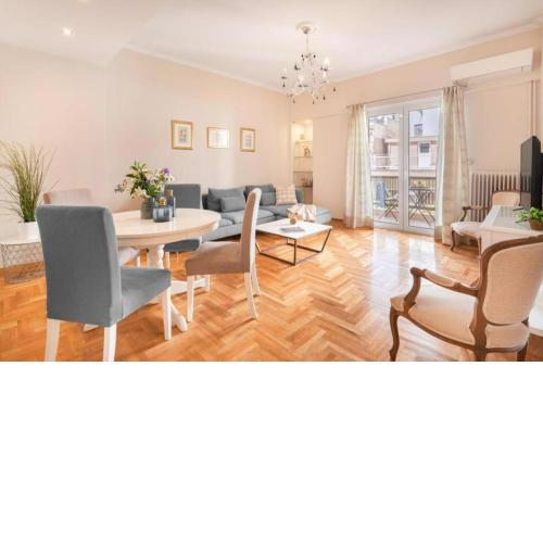 Stylish King size bed apt steps from Acropolis by GHH