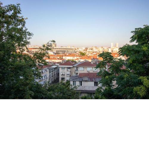 Stylish Peaceful & Central 2BR Apartment w/ ACs