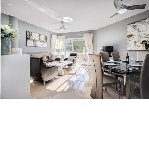 Stylish Penthouse Duplex at Matchroom Country Club