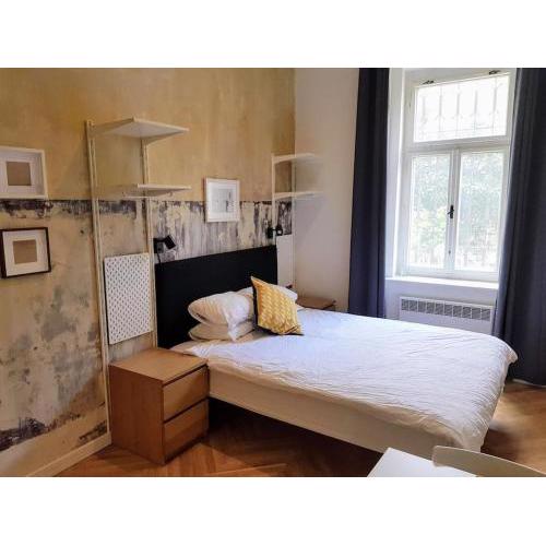 Stylish studio apartment by Namesti Miru