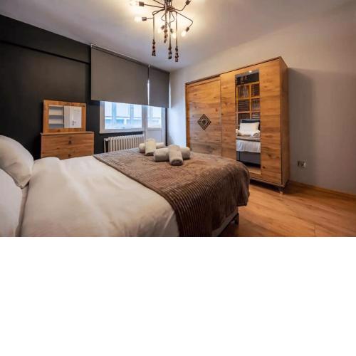 Stylish Urban Home located near Luxury Avenue