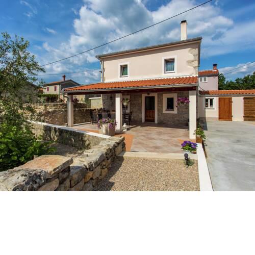Stylish Villa in Milohnici with Private Terrace