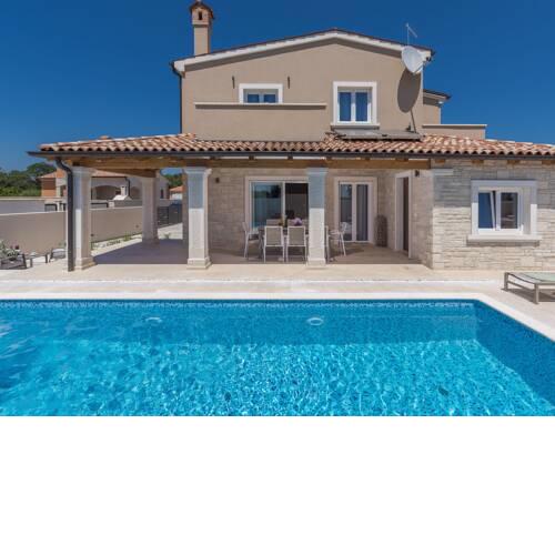 Stylish Villa with private pool and fenced garden, ideal choice for chill in Istria